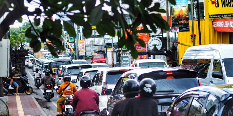 Pengendara Keluhkan Kemacetan Parah di Jalan Uluwatu Jimbaran