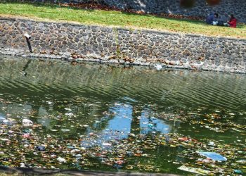 Tumpukan Sampah di Sungai Taman Pancing Denpasar Masih Jadi Masalah Serius