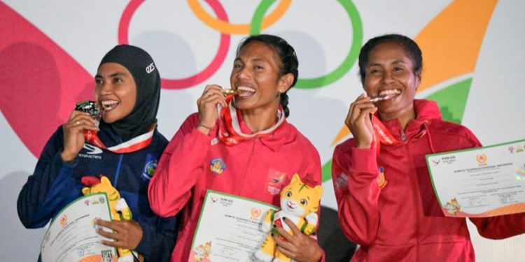 Atlit Bali Maria Londa Raih Medali Emas Lompat Jangkit PON XXI Aceh dan Sumut