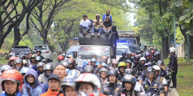 Buruh di Bekasi dan Karawang Gelar Aksi: Desak Kenaikan Upah Minimum dan Pencabutan Omnibus Law UU Cipta Kerja