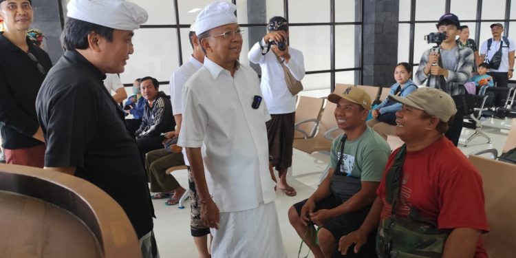 Kampanye di Nusa Penida, Koster  Prioritas Jalan, Air, dan Jembatan untuk Warga