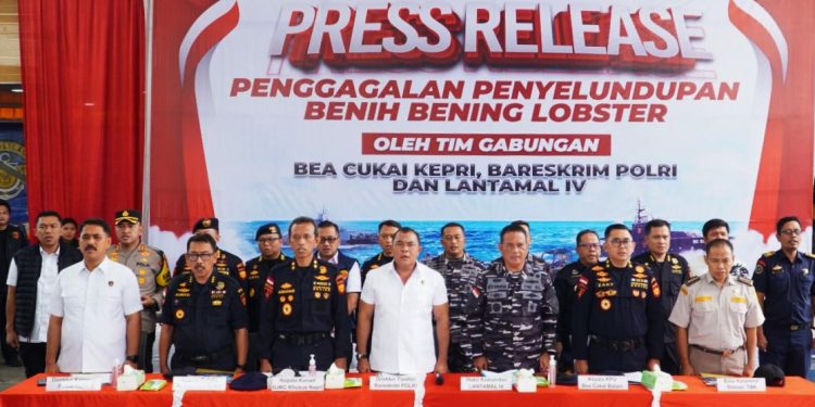 Tim Gabungan Polri Bersama TNI AL dan DJBC Riau Gagalkan Penyeludupan Benih Lobster Senilai Rp 23,6 Miliar