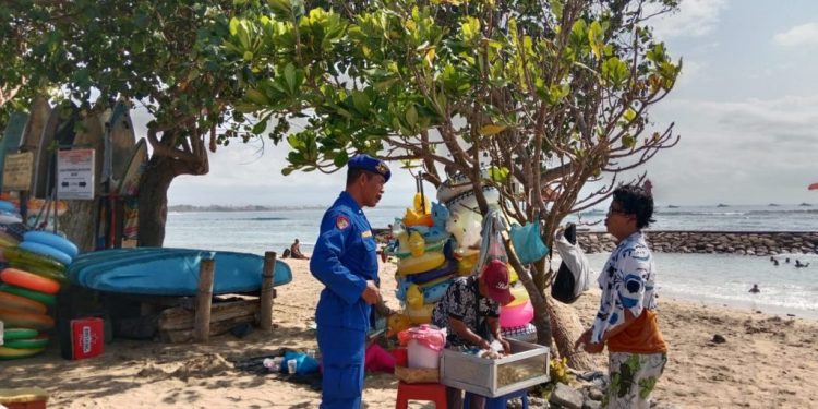 Satpolairud Polresta Denpasar Pos Sanur Laksanakan Patroli Dialogis di Pantai Sanur
