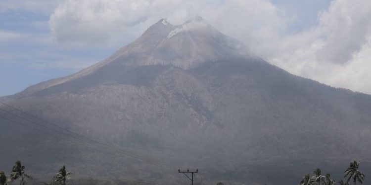 Erupsi Gunungapi Lewotobi Laki-laki: Pemerintah Percepat Relokasi Warga