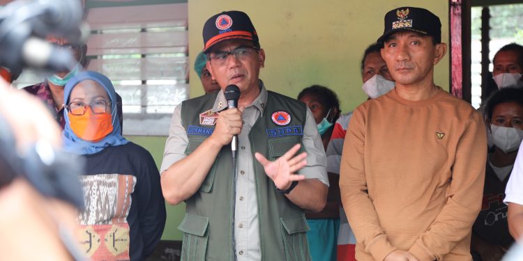 BNPB Tinjau Pengungsian Pascaerupsi Gunung Lewotobi Laki-Laki Hingga Ke Kabupaten Sikka