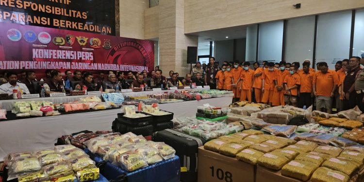 Ungkap 80 Kasus Narkoba, Polri Tangkap 136 Tersangka dan Amankan Puluhan Ribu Kilogram Narkoba
