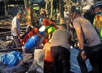 9 Orang Meninggal, Polda NTT Terjunkan 168 Personel Gabungan Bantu Evakuasi Korban Erupsi Gunung Lewotobi Laki Laki