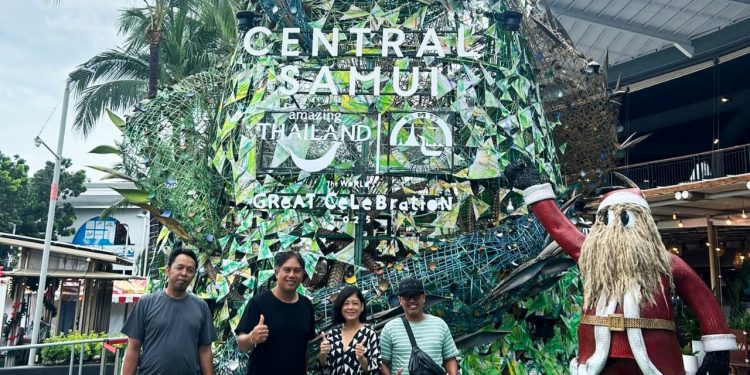 Seniman Bali Kadek Armika Ciptakan Pohon Natal Unik Ramah Lingkungan di Thailand