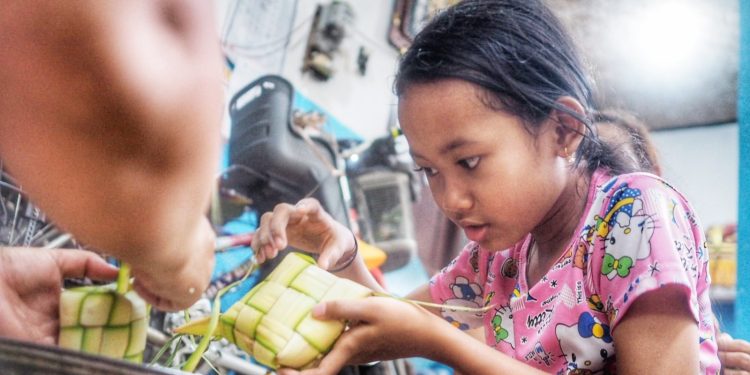 Putu Ayu Ratih, Generasi Muda yang Setia Melestarikan Tradisi Bali di Tengah Modernisasi