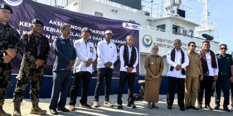 KKP Kirim Bantuan 2 Ton Ikan Segar Hingga Pakaian ke Pengungsi Gunung Lewatobi