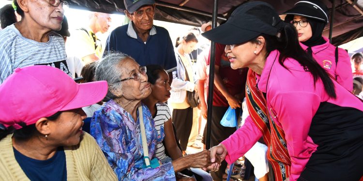 Ketum Bhayangkari Pusat Kembali Salurkan Ribuan Paket Bansos di Maluku Barat Daya