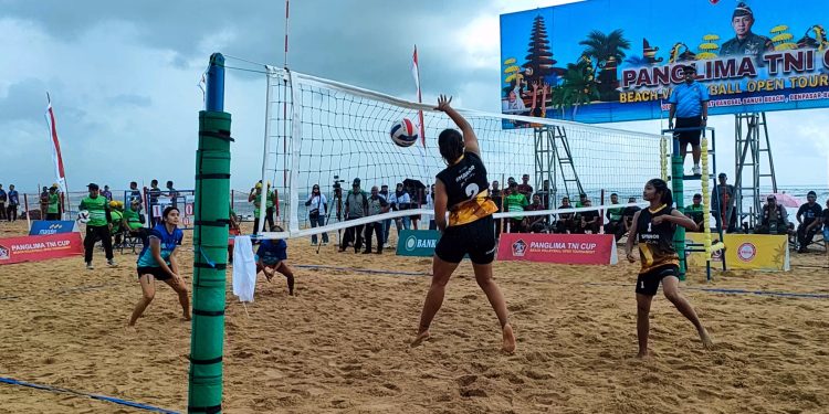 Pangdam IX Udayana Buka Kejuaraan Voli Pantai di Sanur