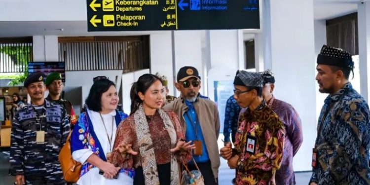 Wamenpar Tinjau Kesiapan Bandara Banyuwangi Sambut Nataru