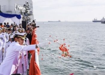 Kenang Peristiwa Pertempuran Laut Arafuru, TNI Gelar Upacara Tabur Bunga di Teluk Jakarta