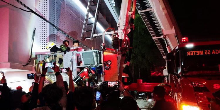 Kebakaran Glodok Plaza, 9 Orang Berhasil di Evakuasi, Satu Masih Dilakukan Pencarian