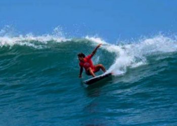 Peselancar Asal Bali Rio Waida Lolos Babak 32 Besar  Kejuaraan Dunia di Hawai