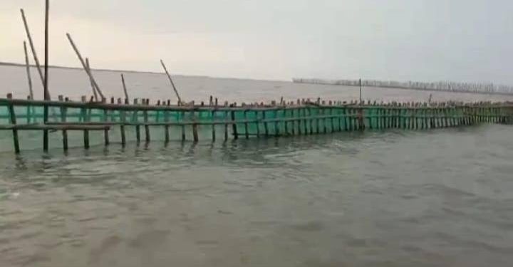 Menteri KKP akan Bongkar Pagar Laut Sepanjang 30,16 Meter  Jika Tak Miliki Izin