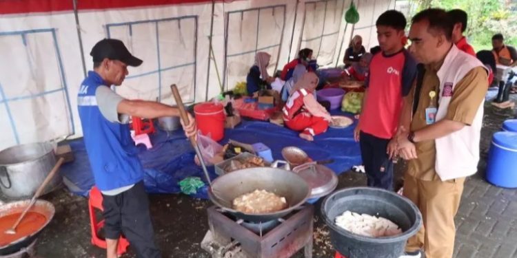Dinsos Lombok Barat Sediakan 3.000 Porsi Makanan untuk Korban Terdampak Banjir