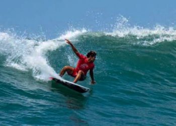 Perselancar Asal Bali Rio Waida Lolos  16 Besar Liga Selancar Dunia di Abu Dhabi