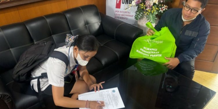 Pemkot Denpasar Ajak Masyarakat Tukar Sampah Plastik dengan Tumble